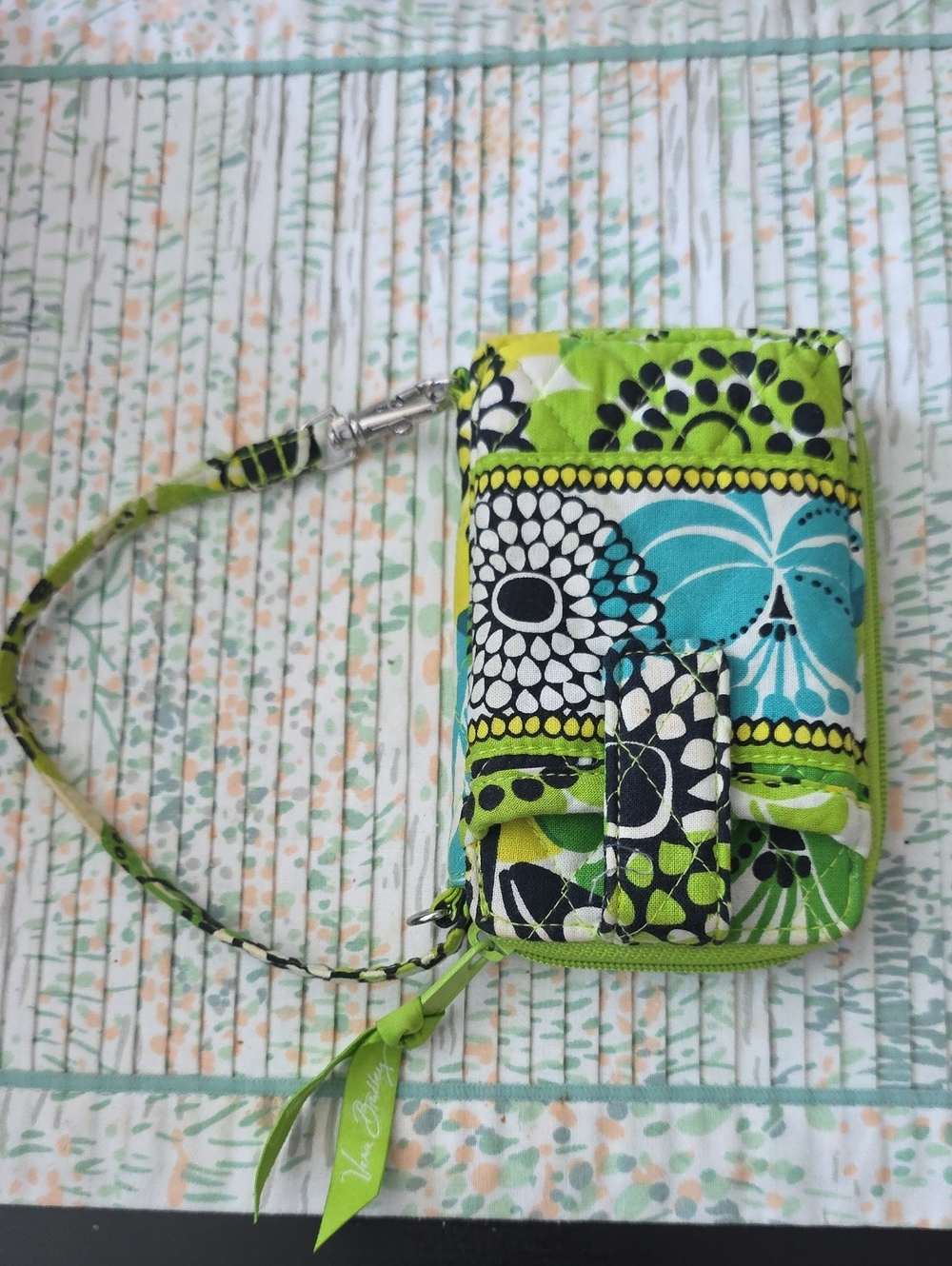 Vera Bradley Carry It All Wristlet Wallet Quilted "Limes Up" Pattern